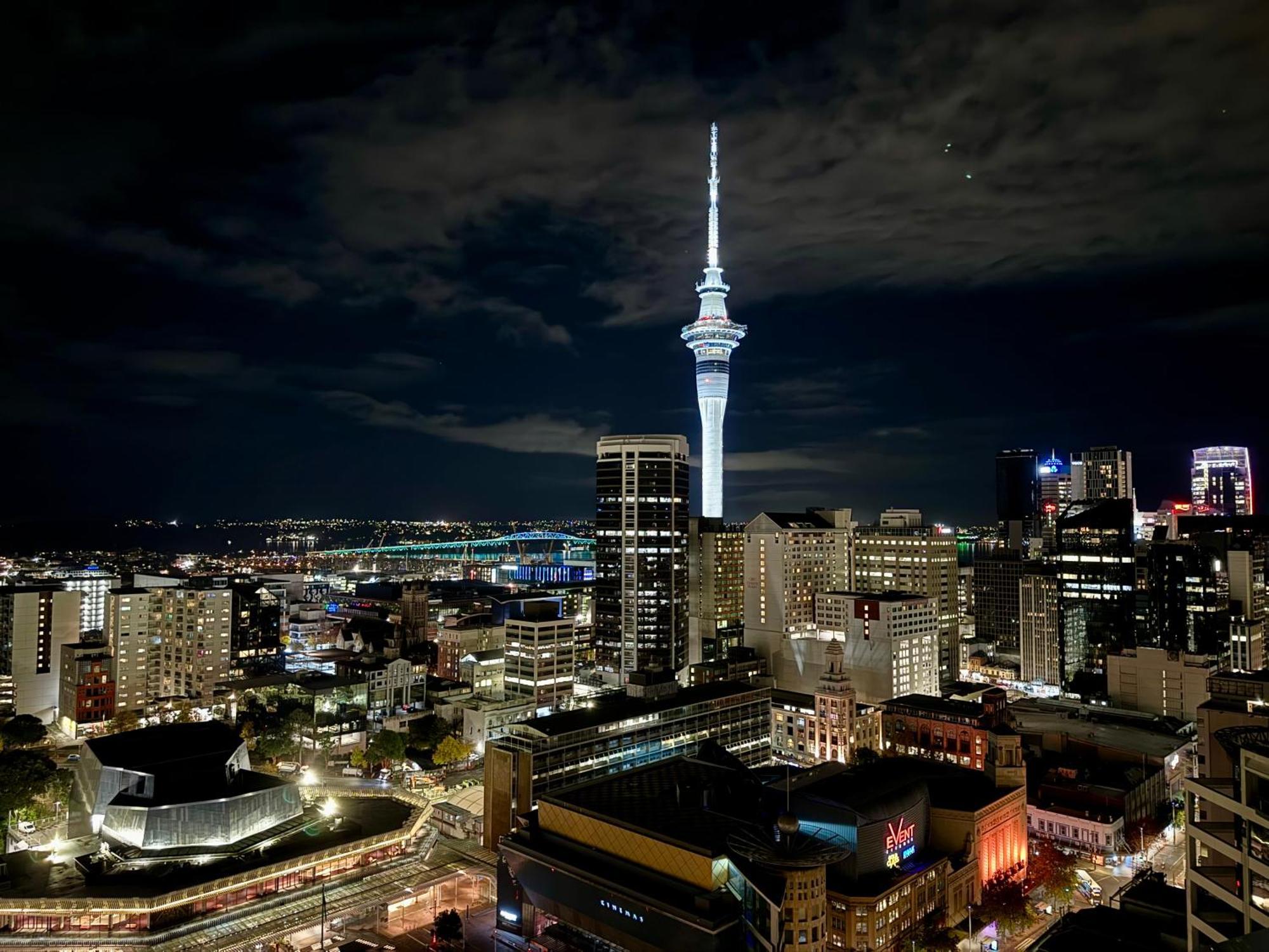 Skytower And City View 2 Bedroom Apartment On High Floor Auckland Exteriér fotografie